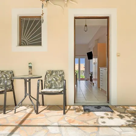 Christianna Aparthotel 3*