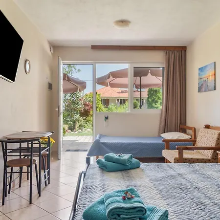 Christianna Aparthotel 3*